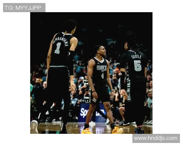 2015年NBA季后赛首轮马刺对快船第一场激战回顾与精彩瞬间分析